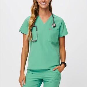 FIGS SURGICAL GREEN TOP (LIMITED COLOR)